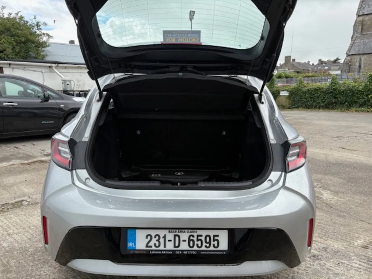 Toyota Corolla 2023 Hybrid Luna Hatchback - Image 3