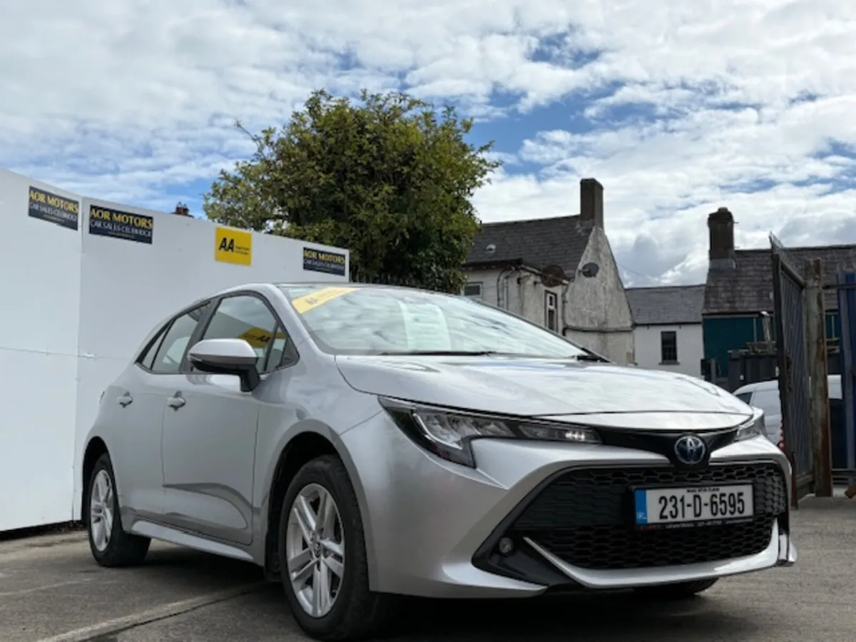 Toyota Corolla 2023 Hybrid Luna Hatchback - Image 1