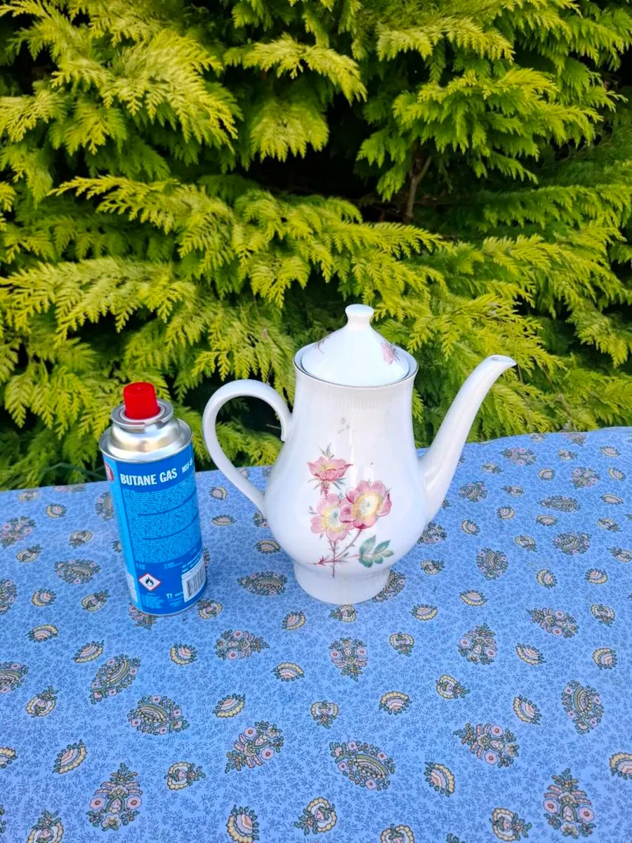China vintage tea pot postage possible