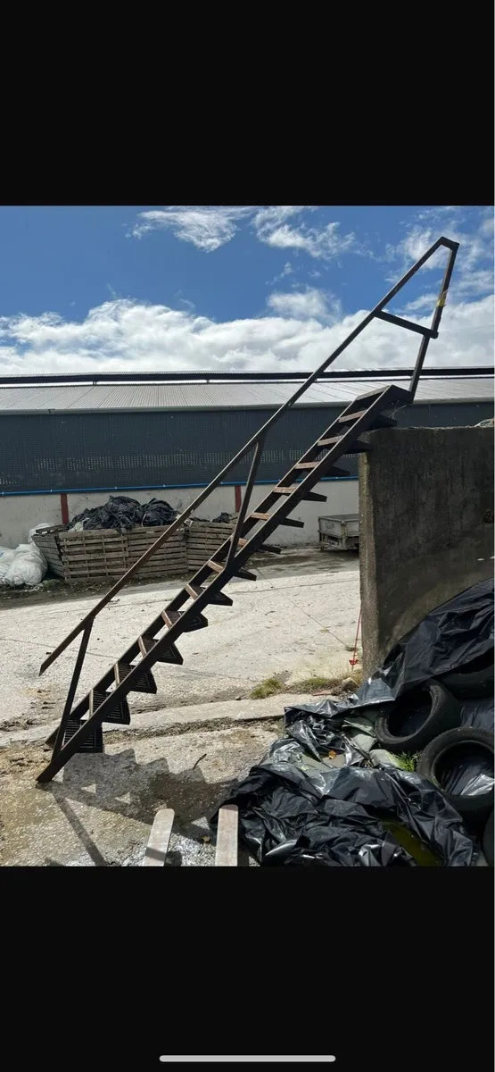 Steel stairs - Image 3