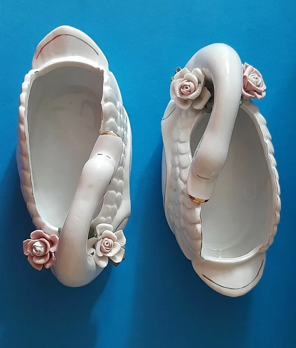 Swan planters - Image 3