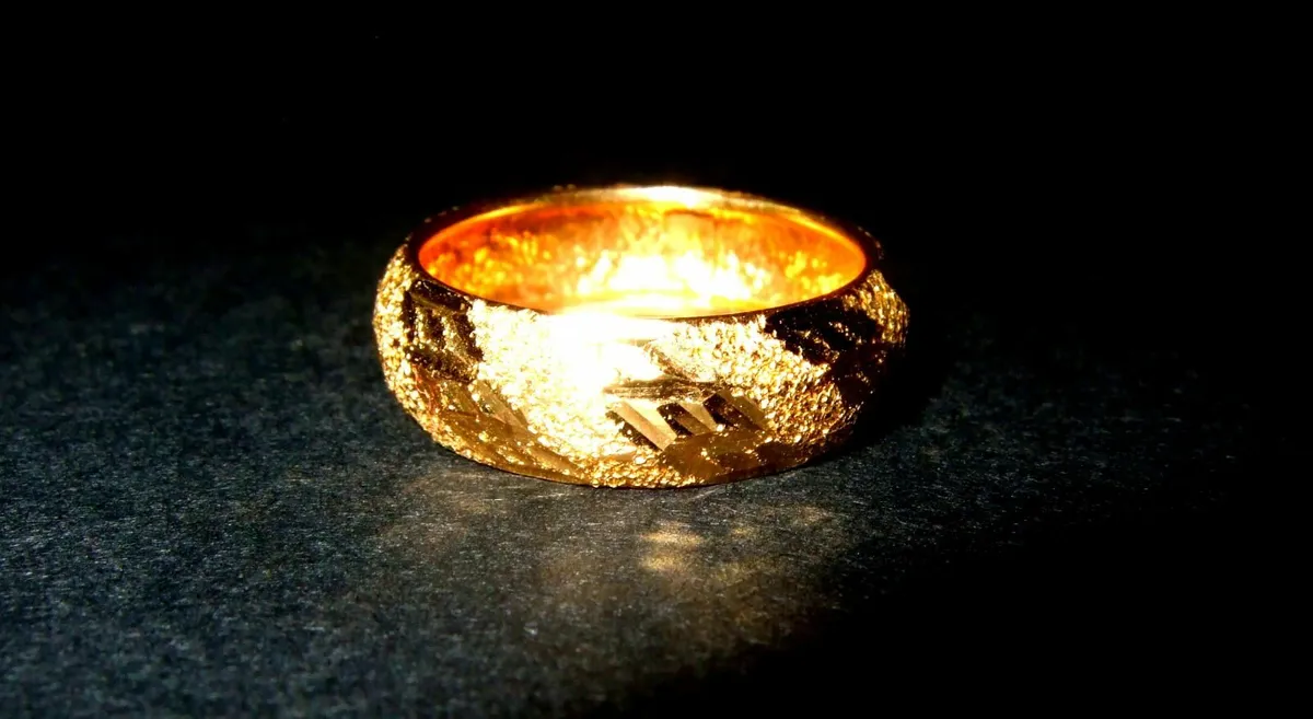 Vintage Hallmarked 9ct Gold 'Stardust' Ring - Image 1