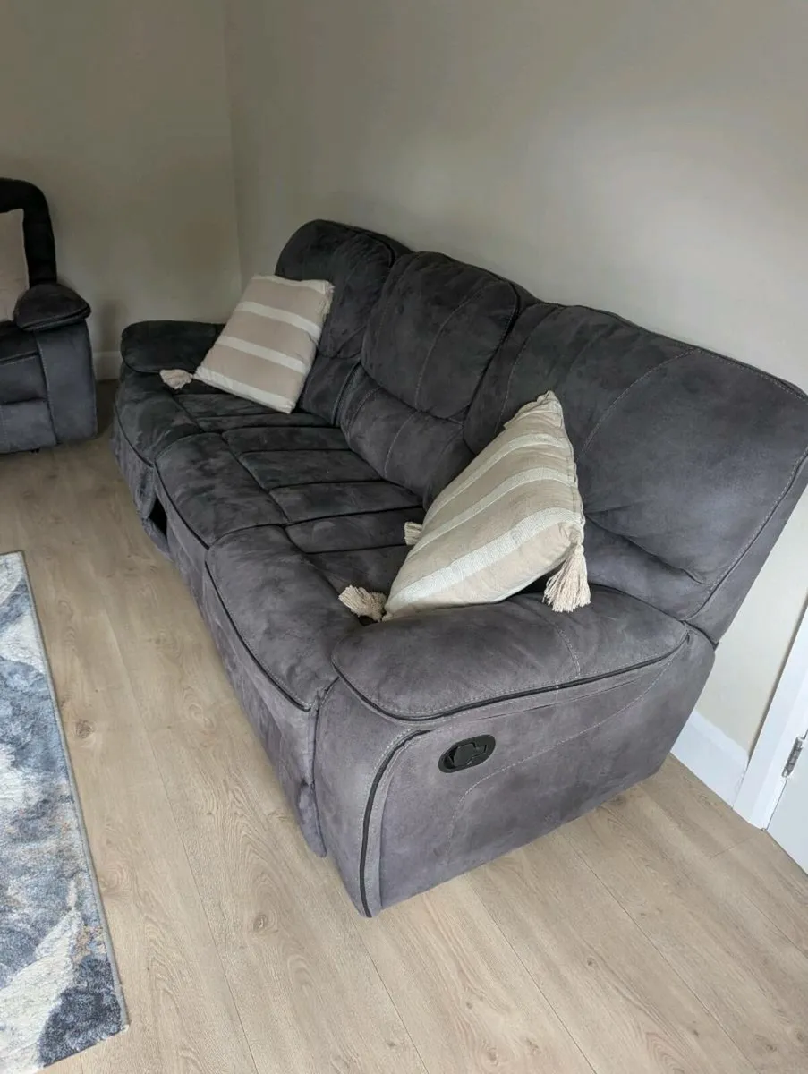 3 seater sofa and 2 seater sofa - Image 2
