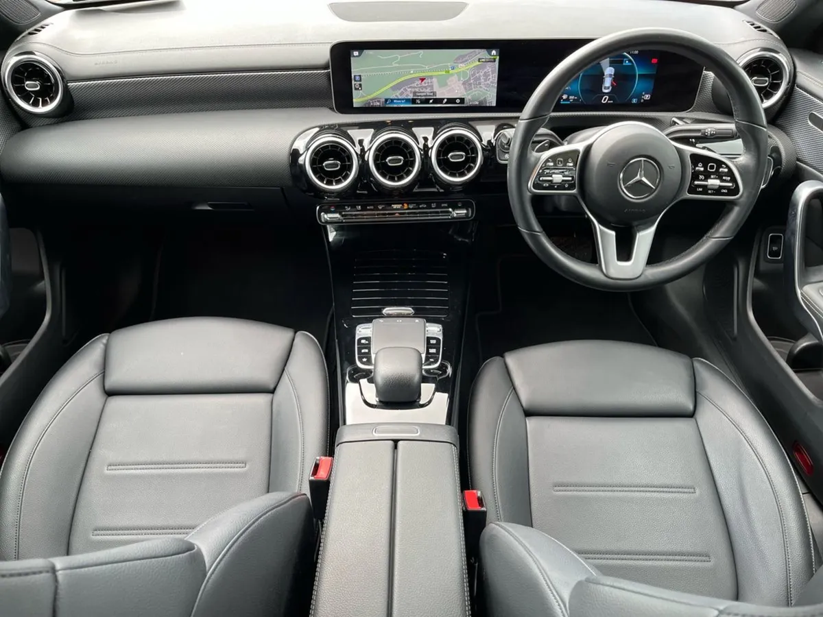Mercedes-Benz CLA 200 Progressive Line Coupe - Image 4