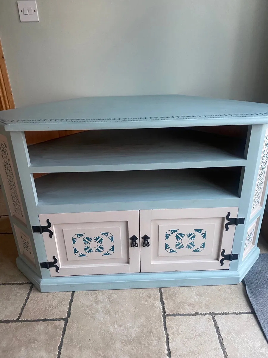 TV Unit - Image 1