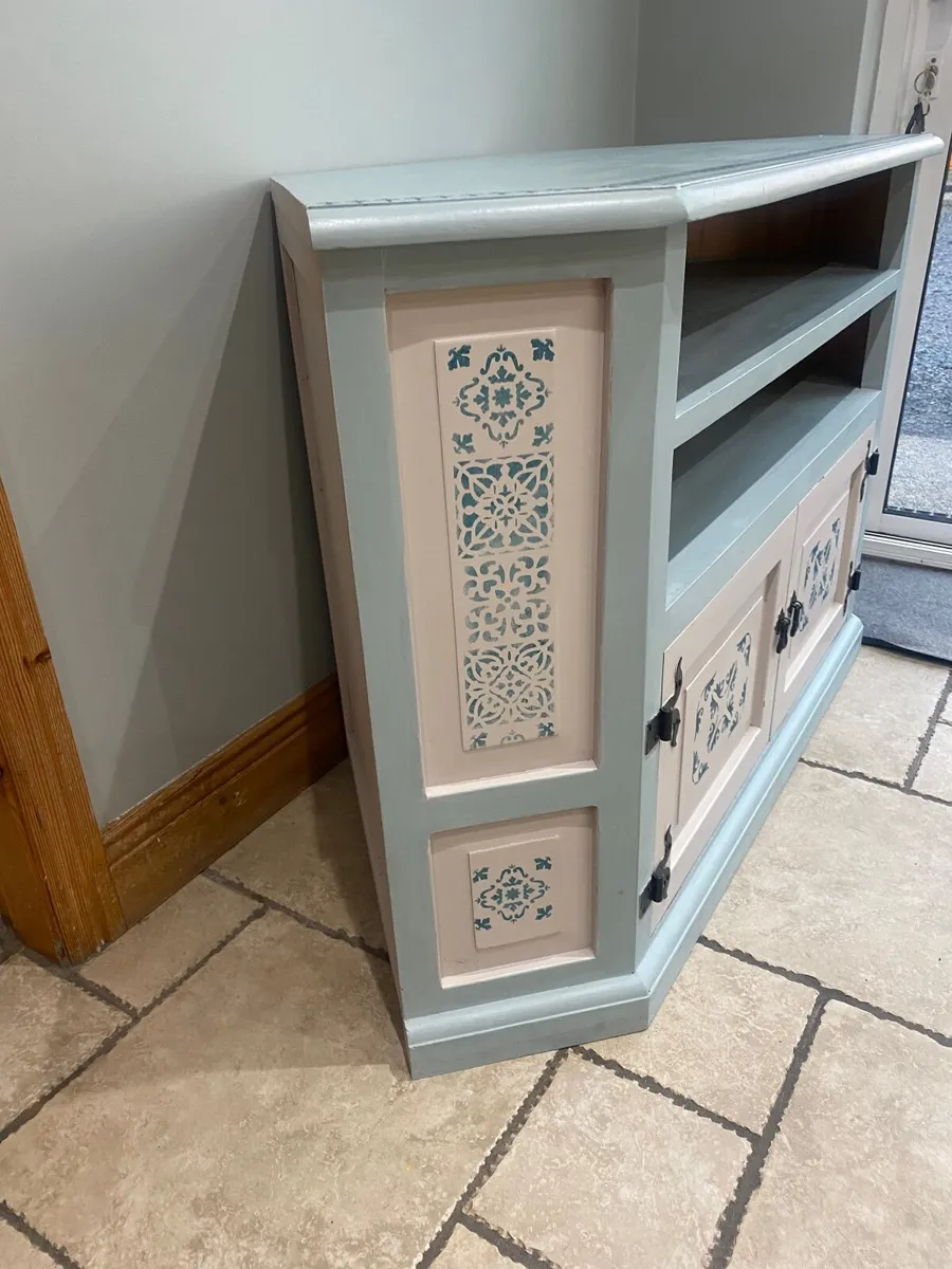 TV Unit - Image 2