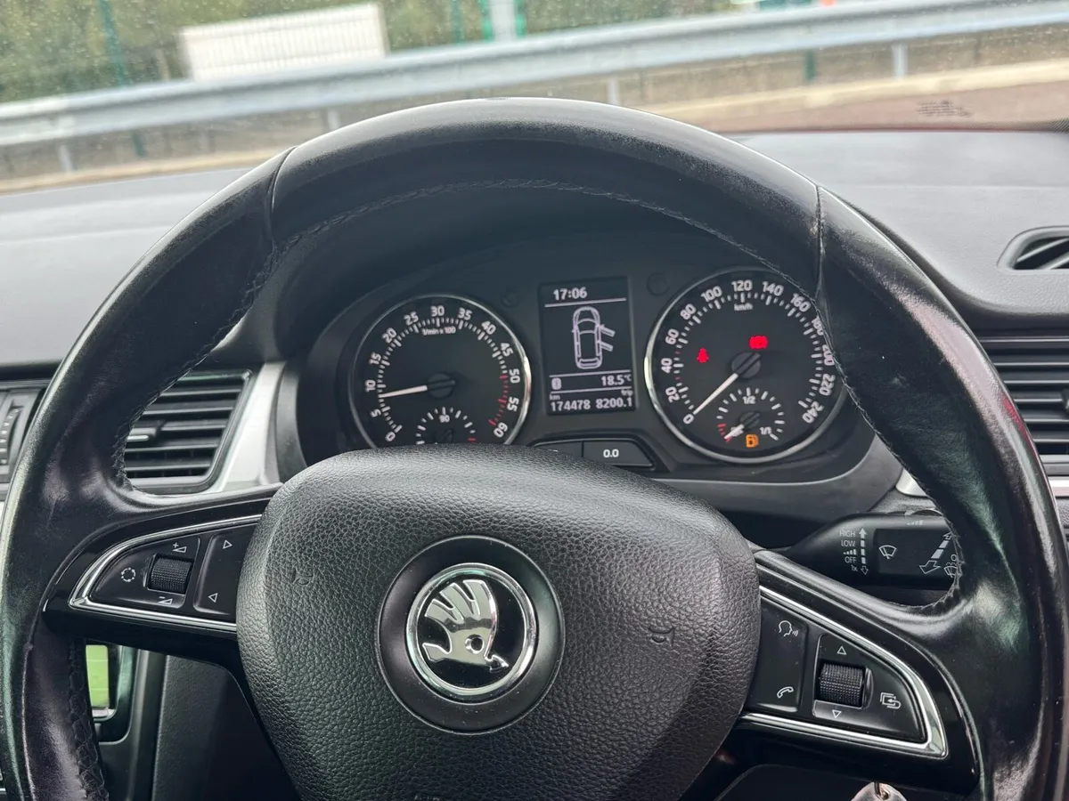 Skoda rapid 2014 1.6 diesel - Image 4