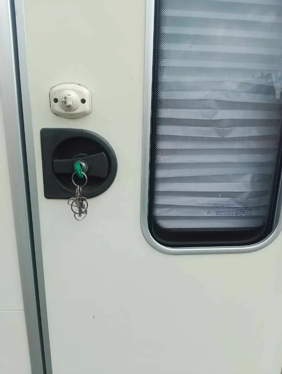 Avondale argente  2008 4 berth fixed bed - Image 3