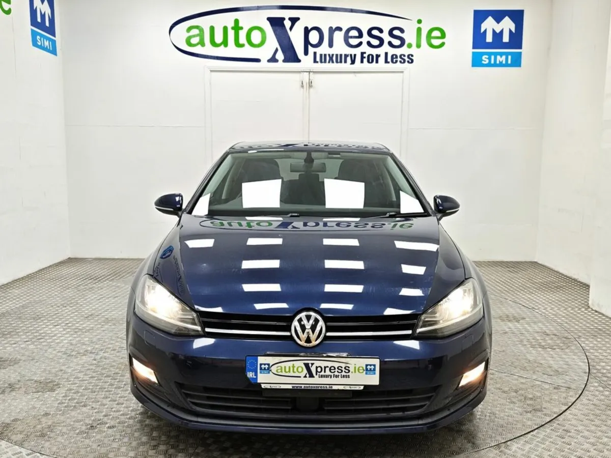Volkswagen Golf 1.2 TSI Automatic, Reversing camer - Image 3