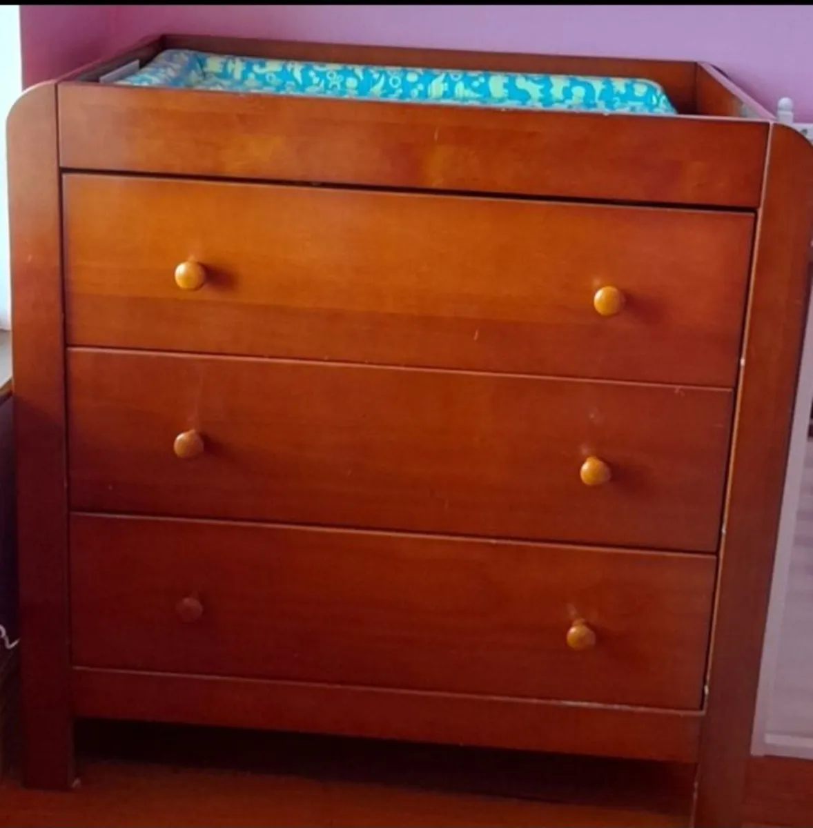 Mamas and papas cotbed and changing table - Image 2