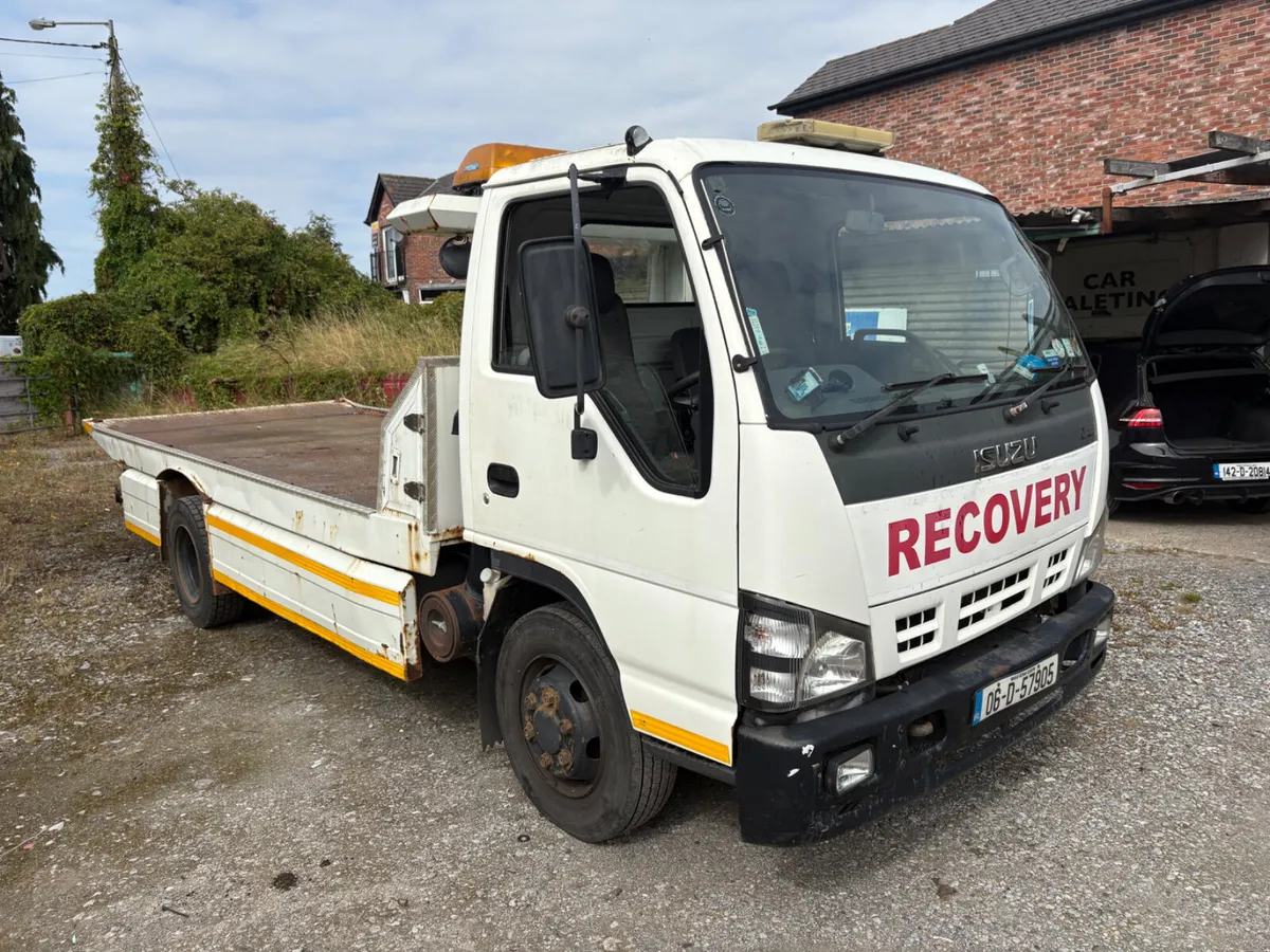 2006 Isuzu NPR Tow Truck Heavy Duty Tilt and slide - Image 1