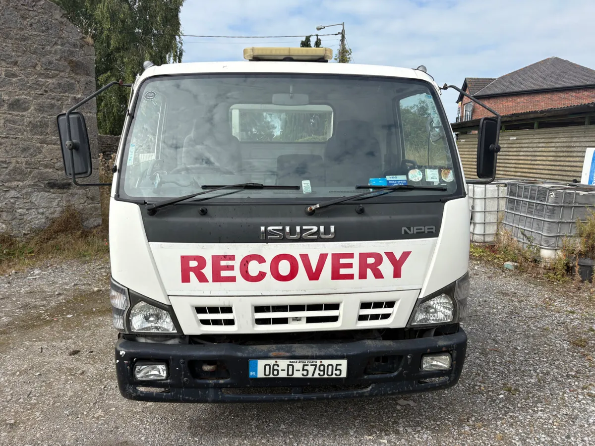 2006 Isuzu NPR Tow Truck Heavy Duty Tilt and slide - Image 2