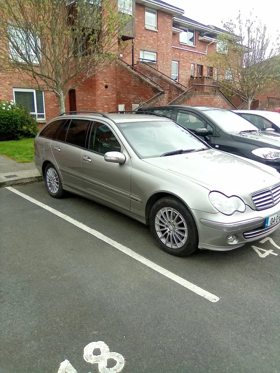 Mercedes-Benz C-Class 2004 - Image 2