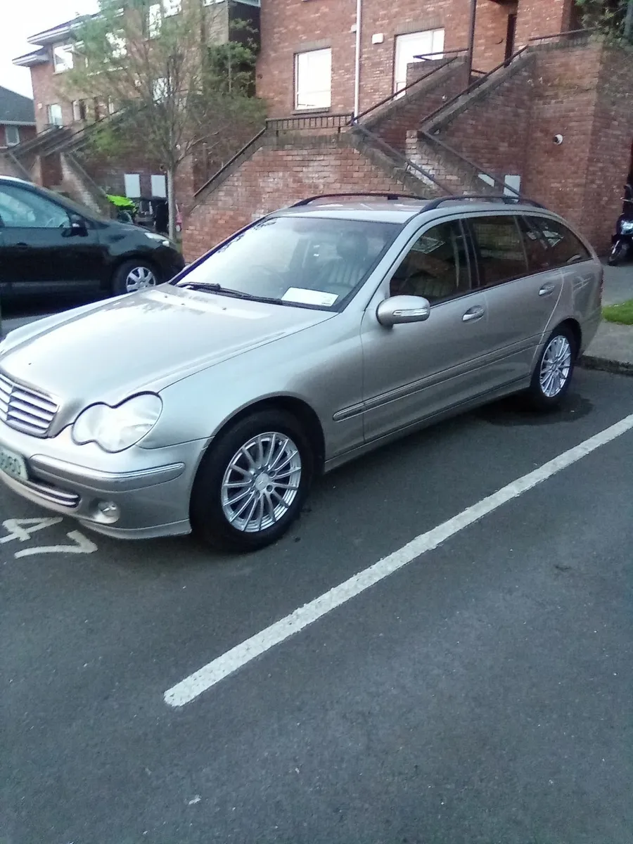 Mercedes-Benz C-Class 2004 - Image 4