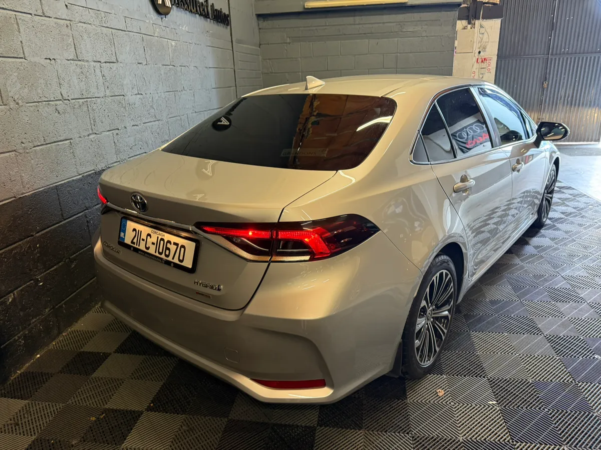 Toyota Corolla Luna Sport  1.8Hybrid *V LOW KLMS* - Image 3