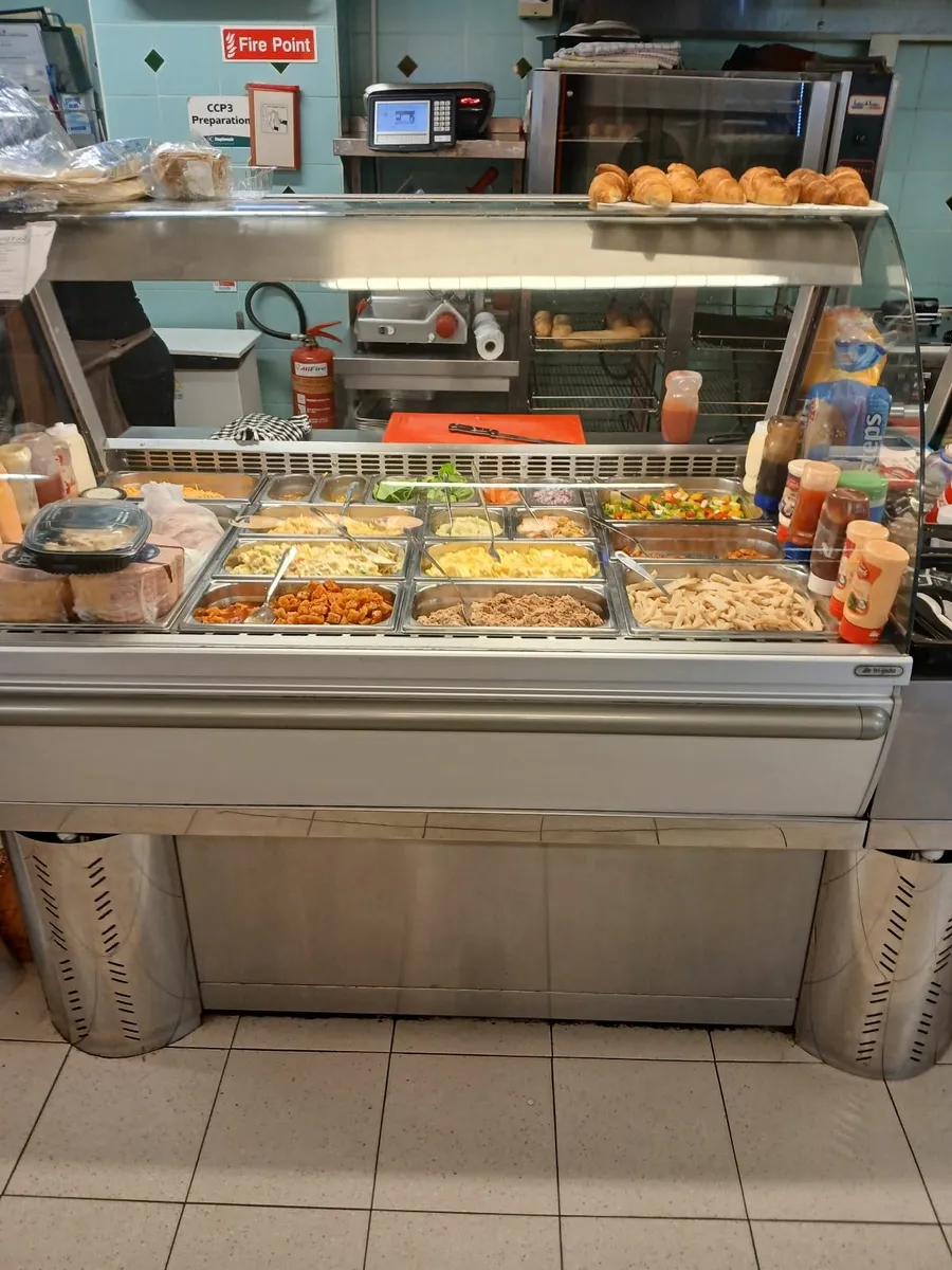 hot and cold deli counters - Image 1