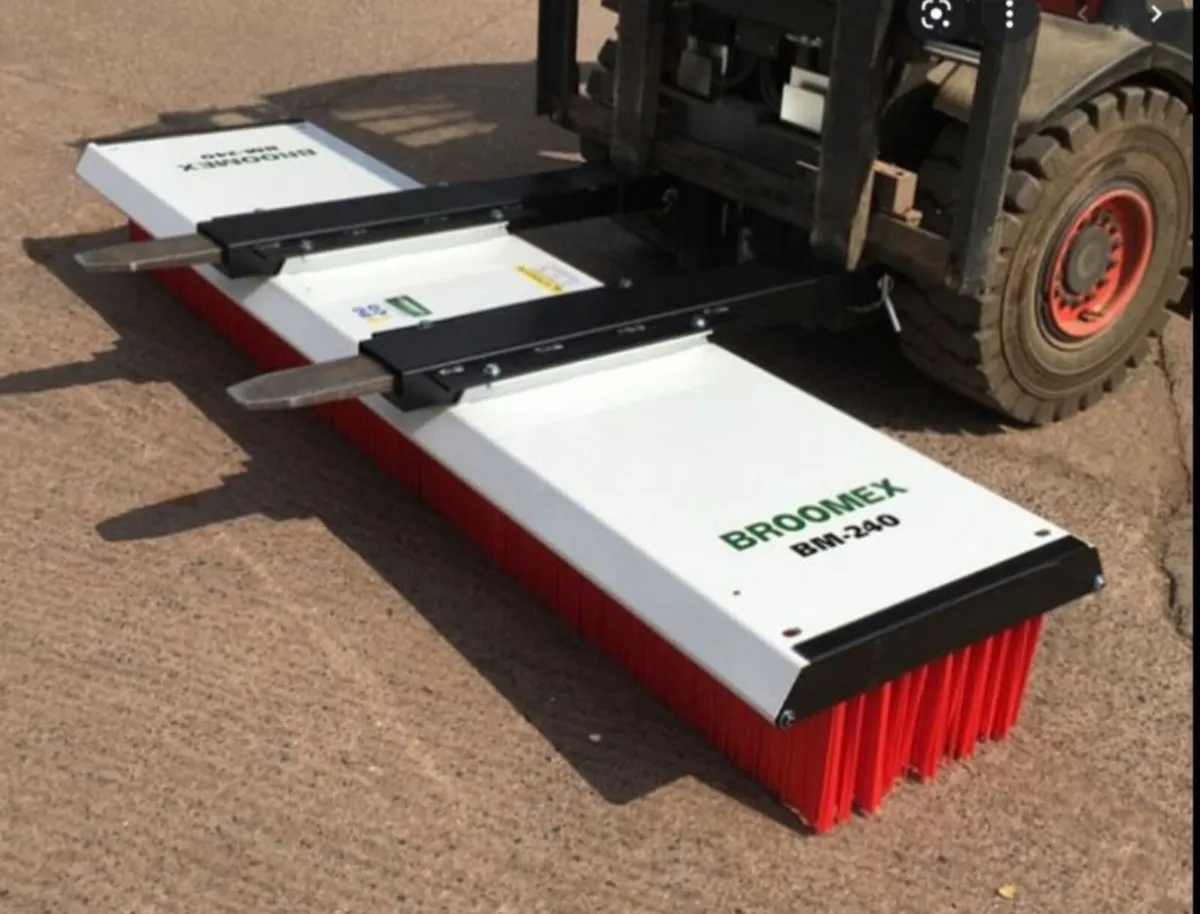 Mega Broom Yard Brush - Image 1