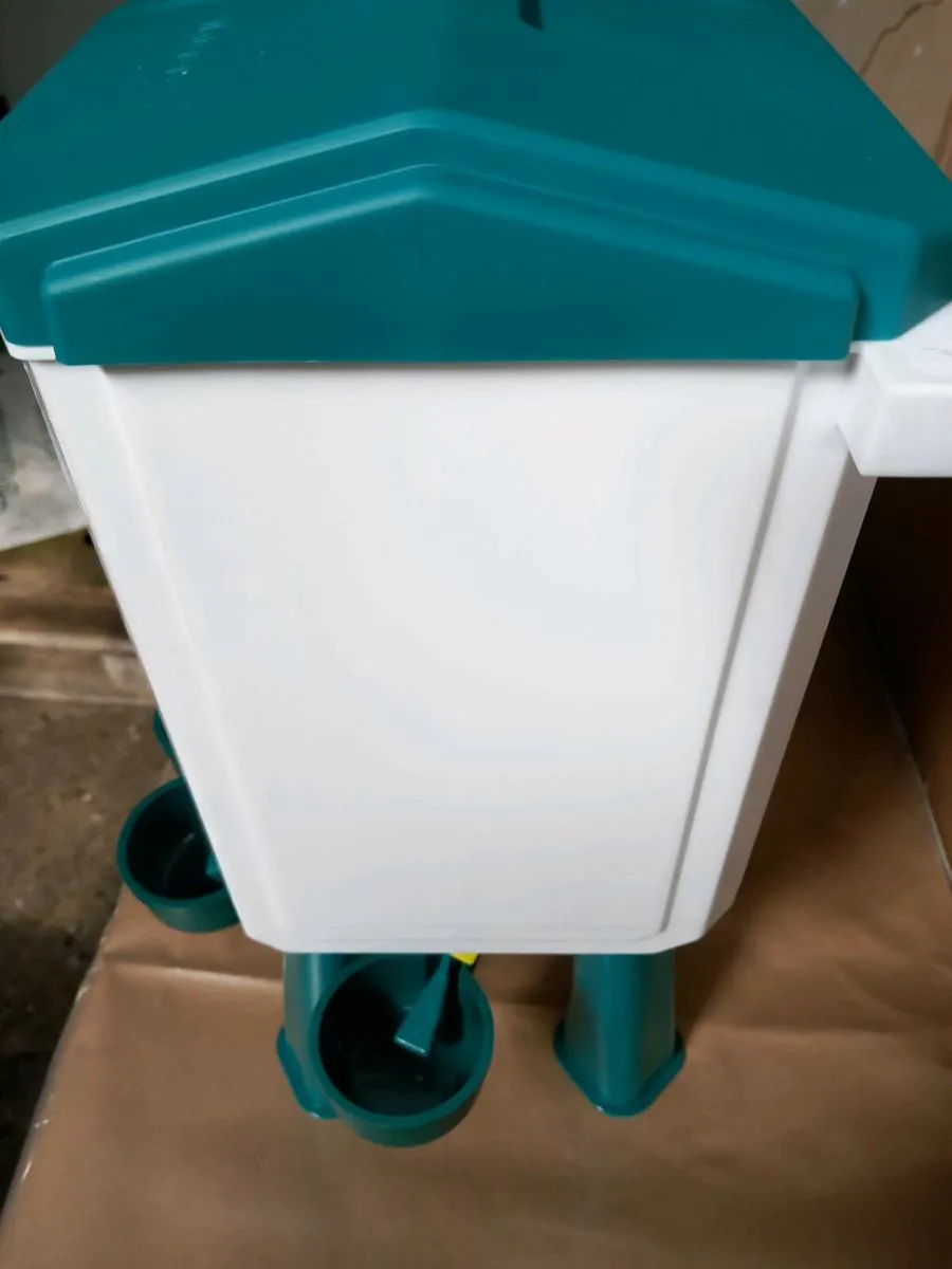 Drinker feeder set for chickens - Image 4