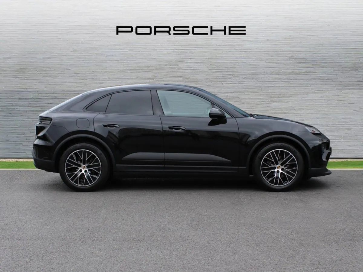 Porsche Macan 4 Electric - Image 4