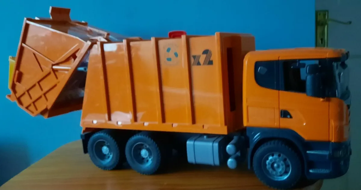 Large Bruder Recycle Truck - Image 2