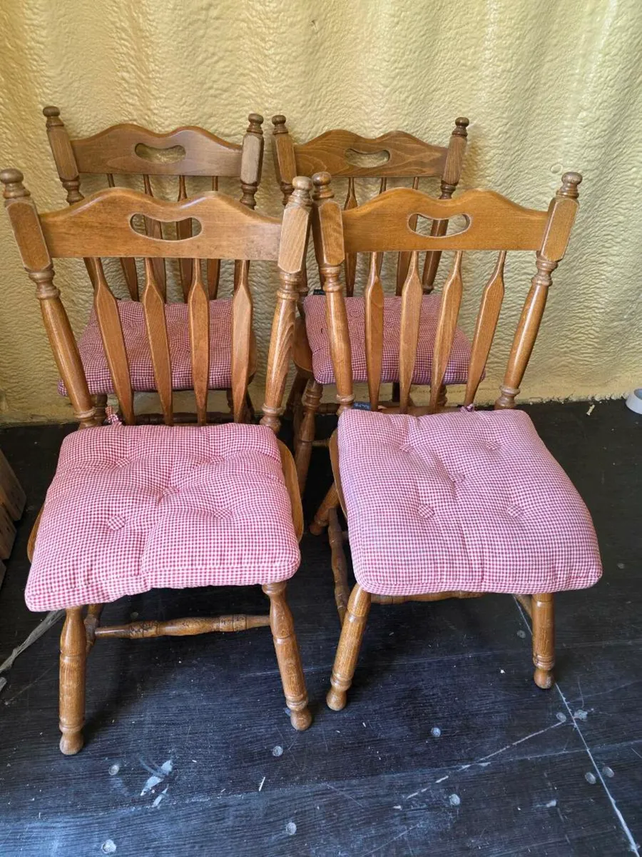4 chairs - Image 1