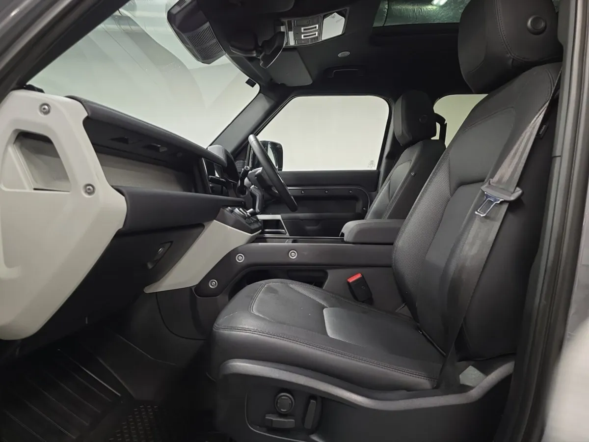 Land Rover Defender Diesel Estate X-Dynamic SE - Image 3