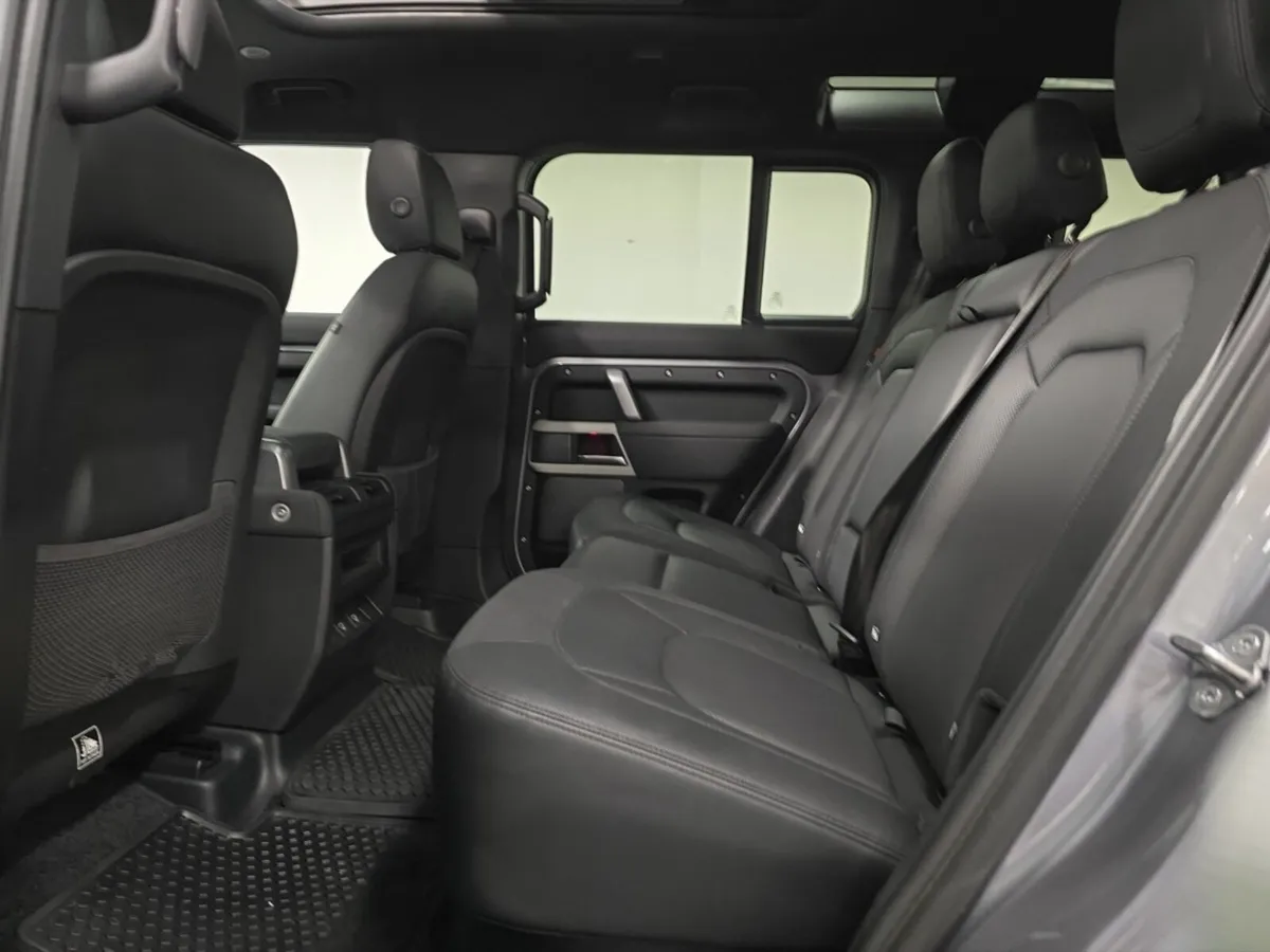 Land Rover Defender Diesel Estate X-Dynamic SE - Image 4