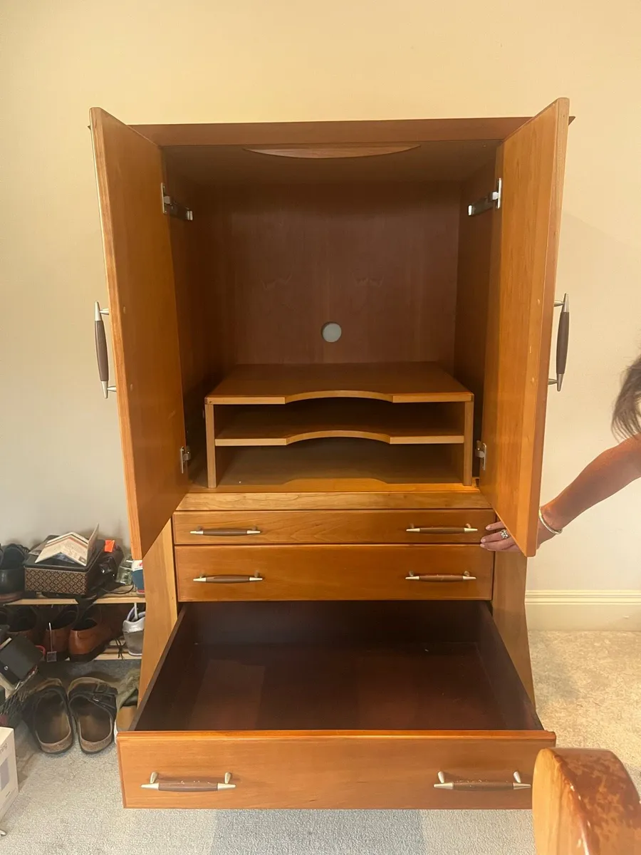 Wardrobe unit - Image 2