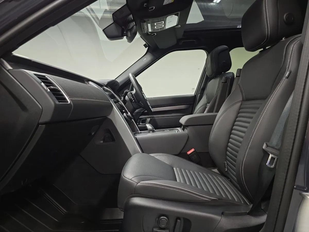 Land Rover Discovery Diesel Sw Dynamic SE - Image 3