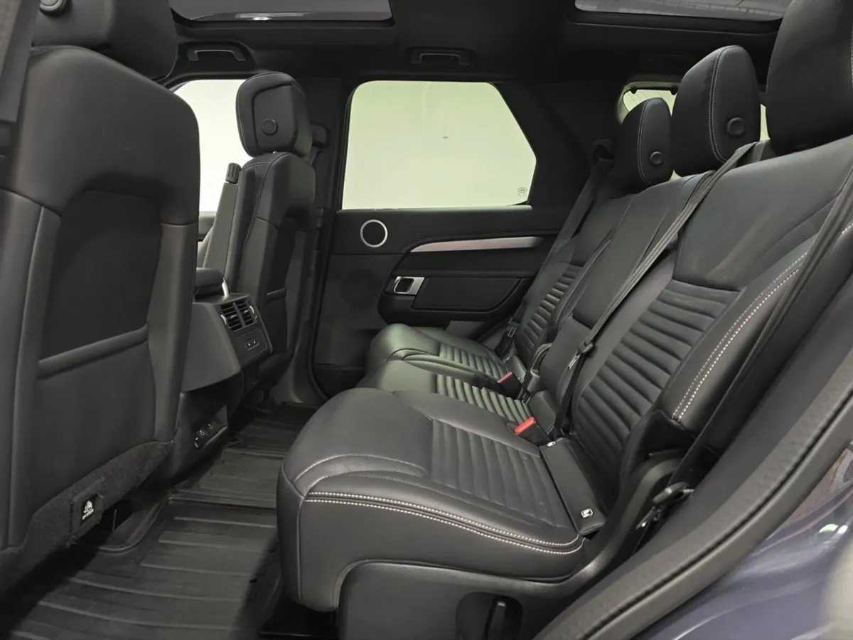 Land Rover Discovery Diesel Sw Dynamic SE - Image 4
