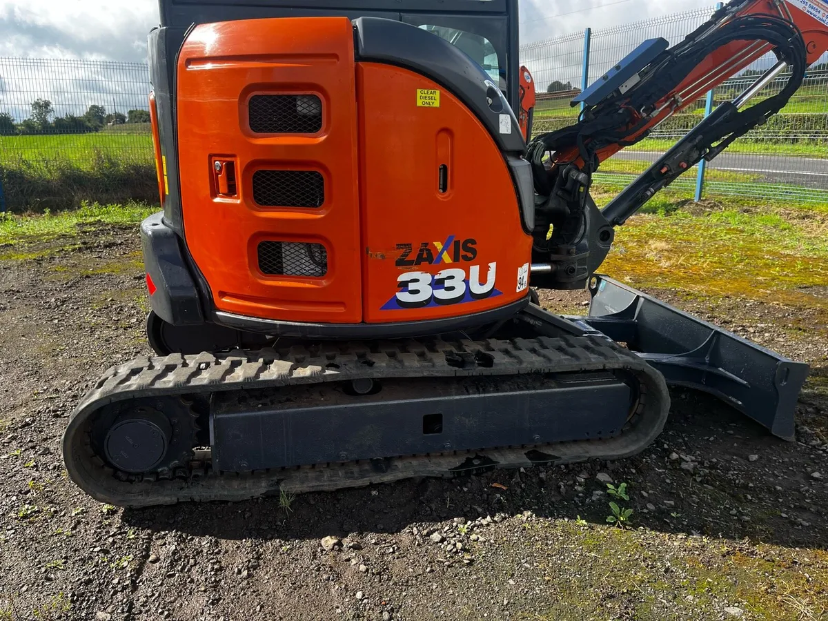 Hitachi U33 - Image 3