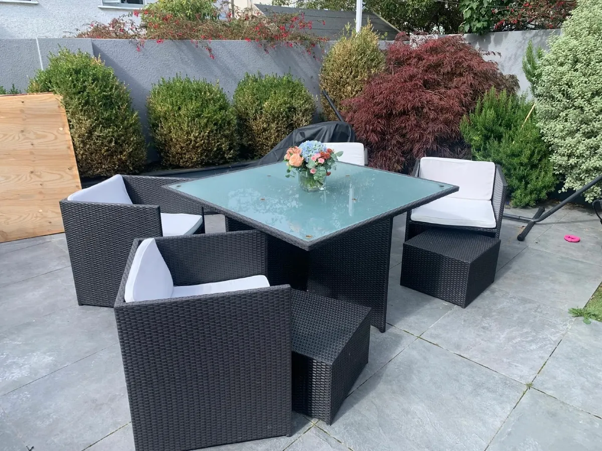 Ratan Garden Furniture, table/4chairs/4footstools