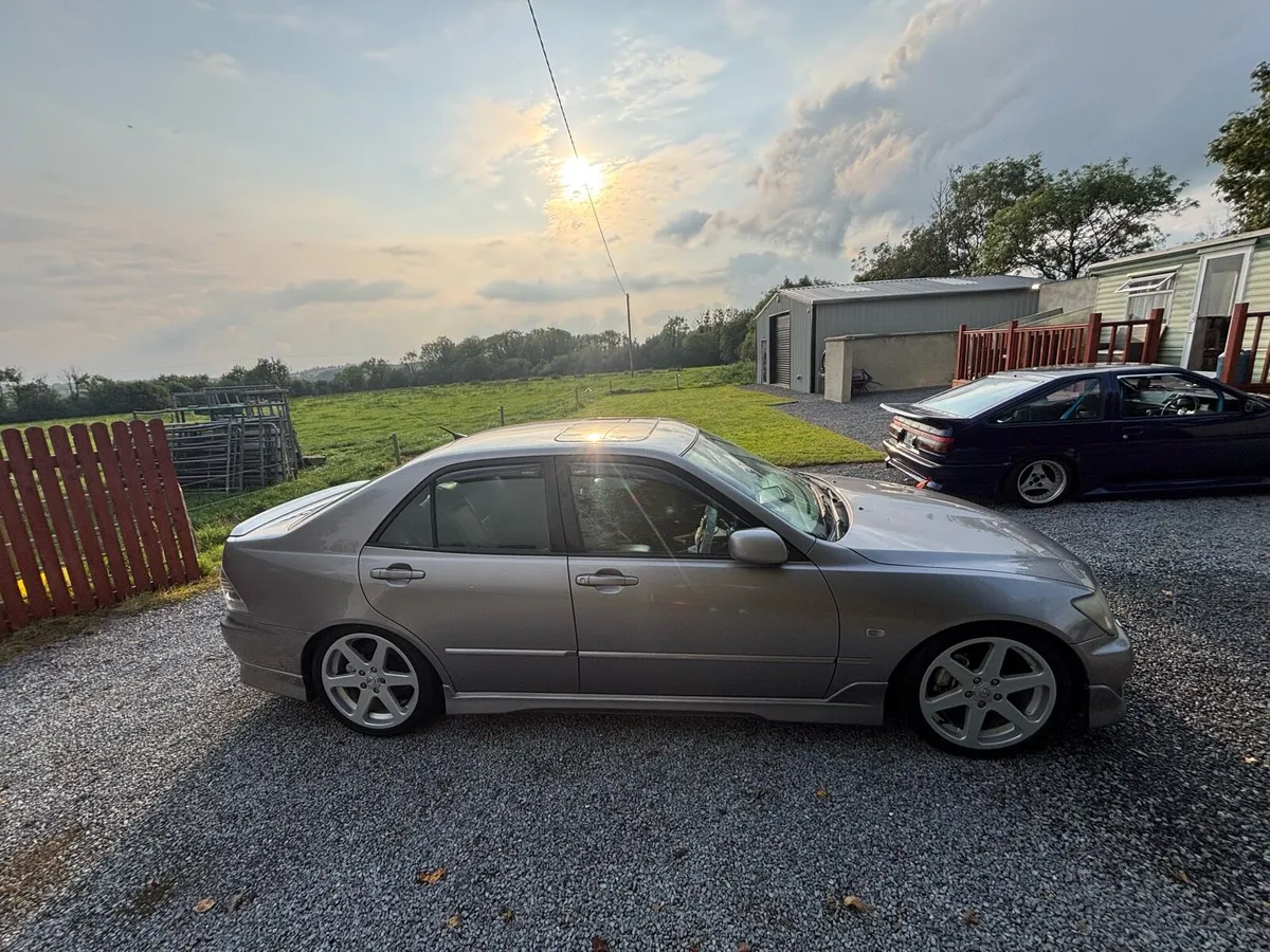 Lexus is200 - Image 4