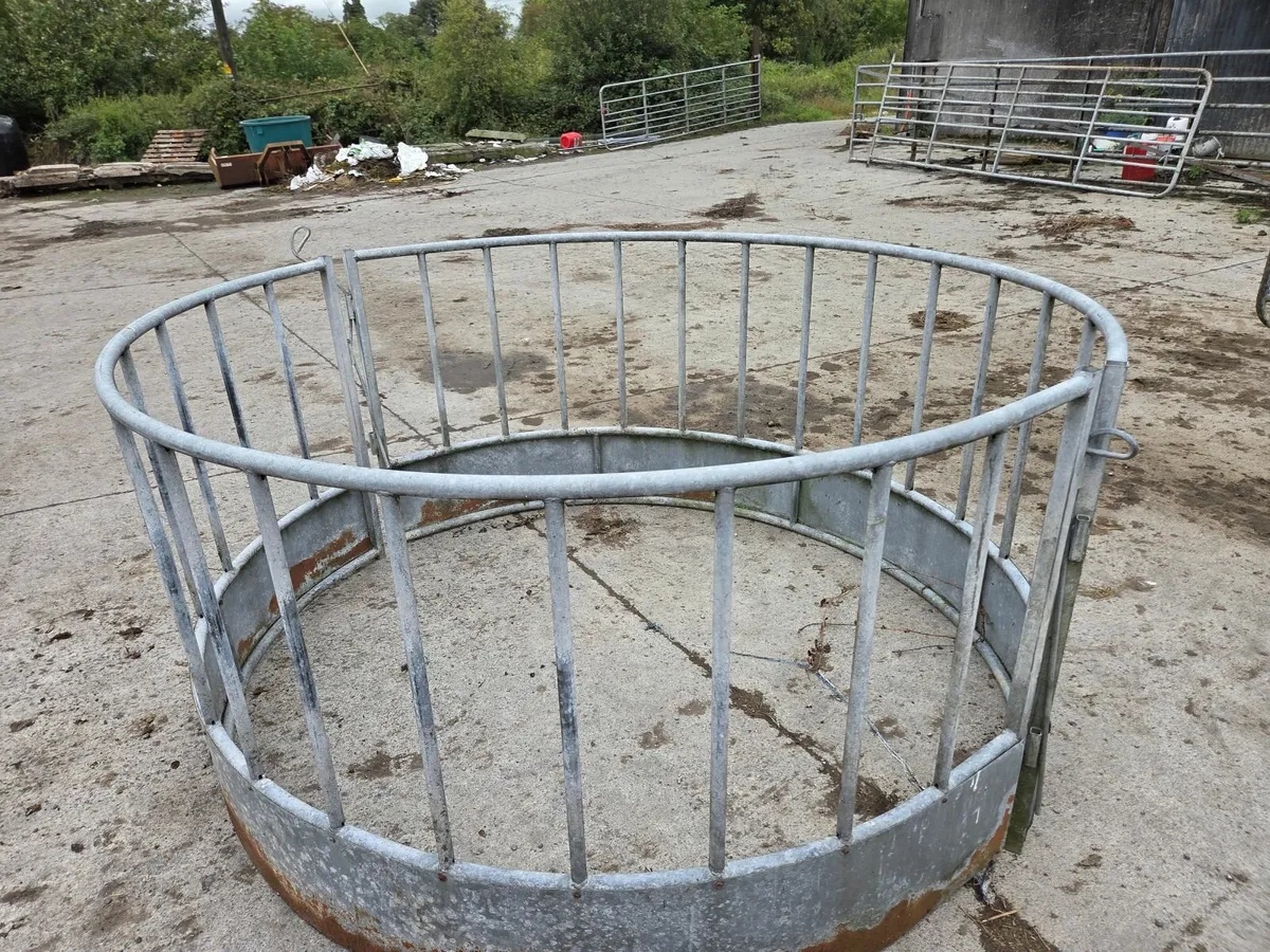Calf /sheep feeder and hydraulic box - Image 1