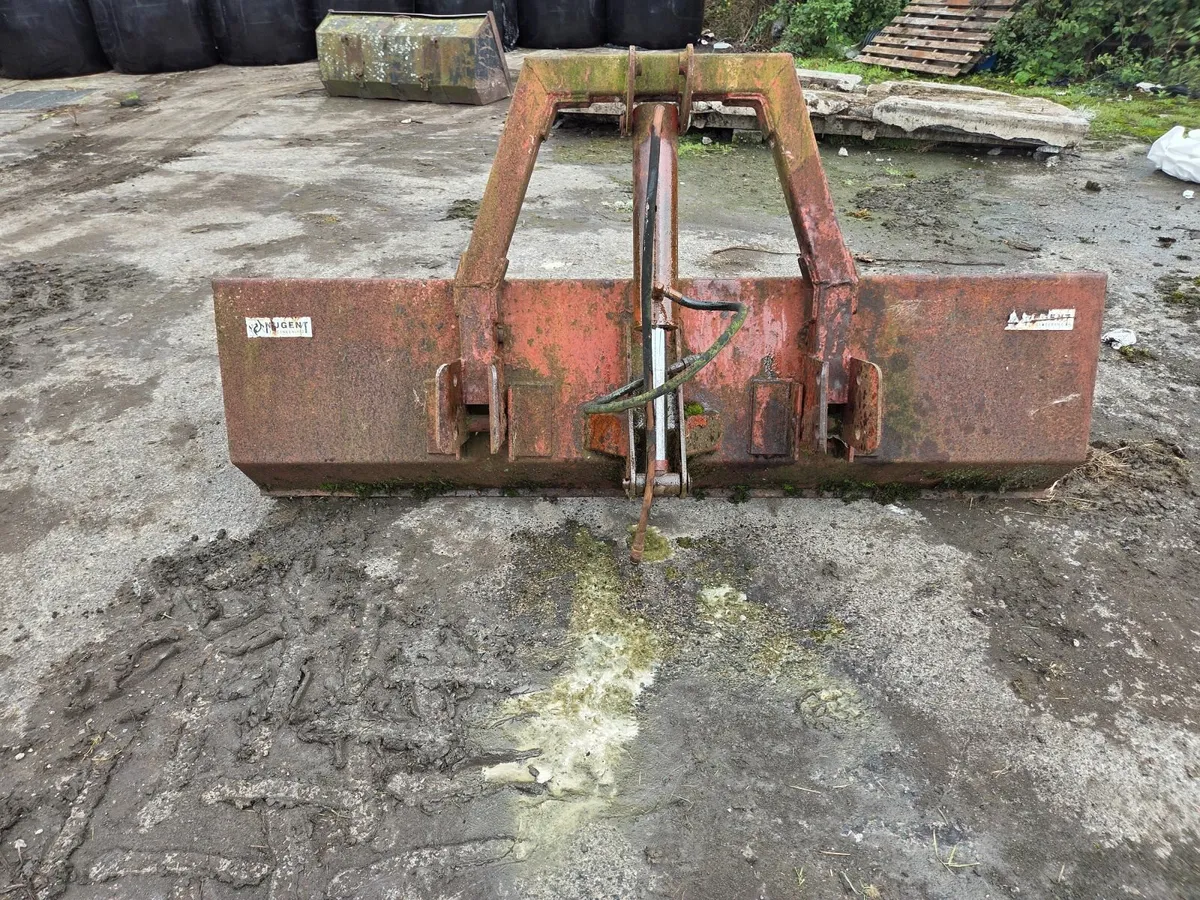 Calf /sheep feeder and hydraulic box - Image 3