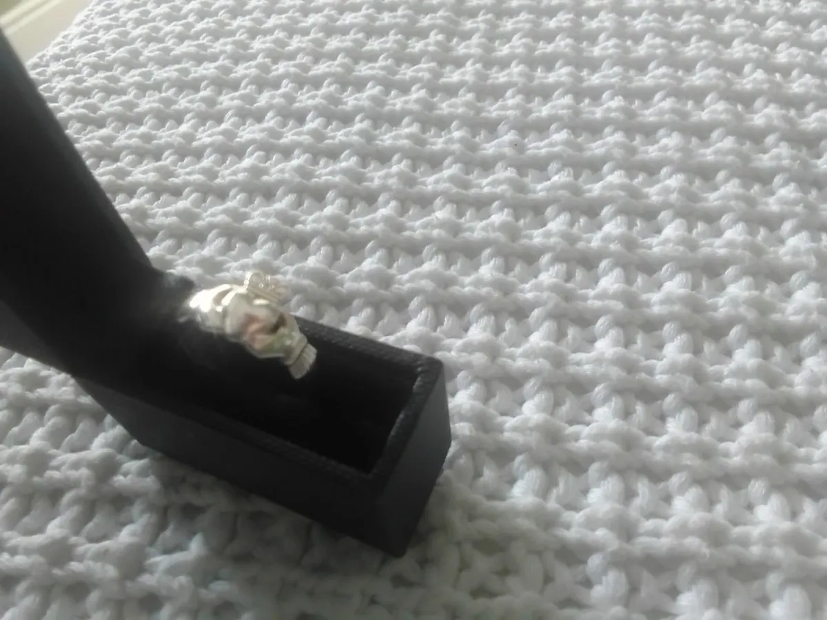 STERLING SILVER HEAVY CLADAGH RING SIZE N - Image 4