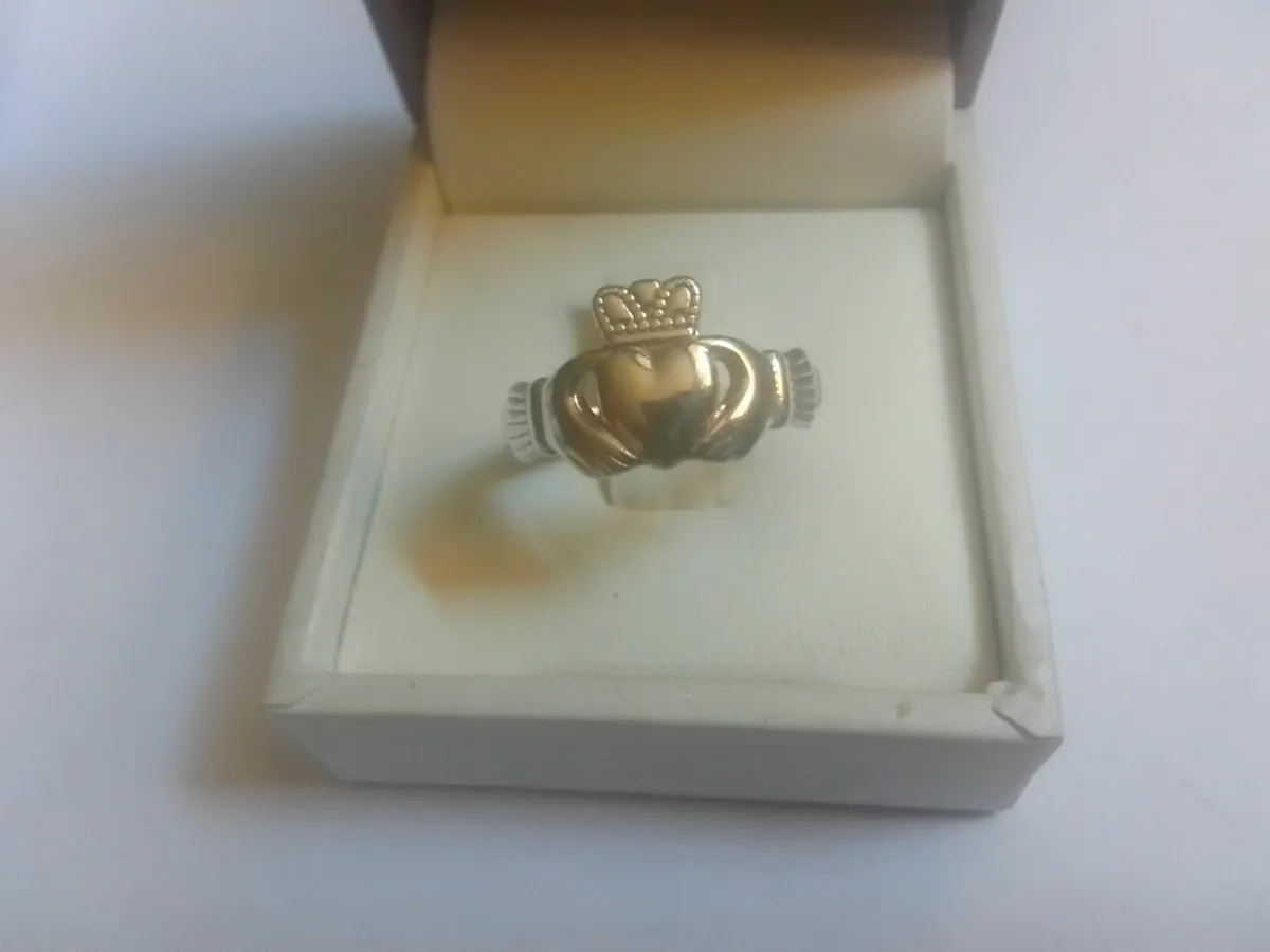 STERLING SILVER HEAVY CLADAGH RING SIZE N - Image 1