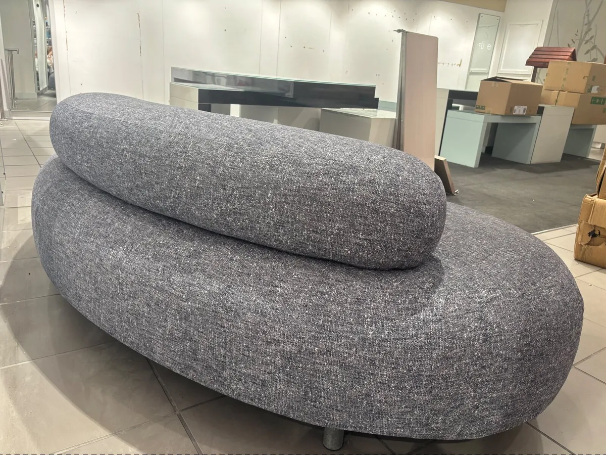 Contemporary couch - Image 3