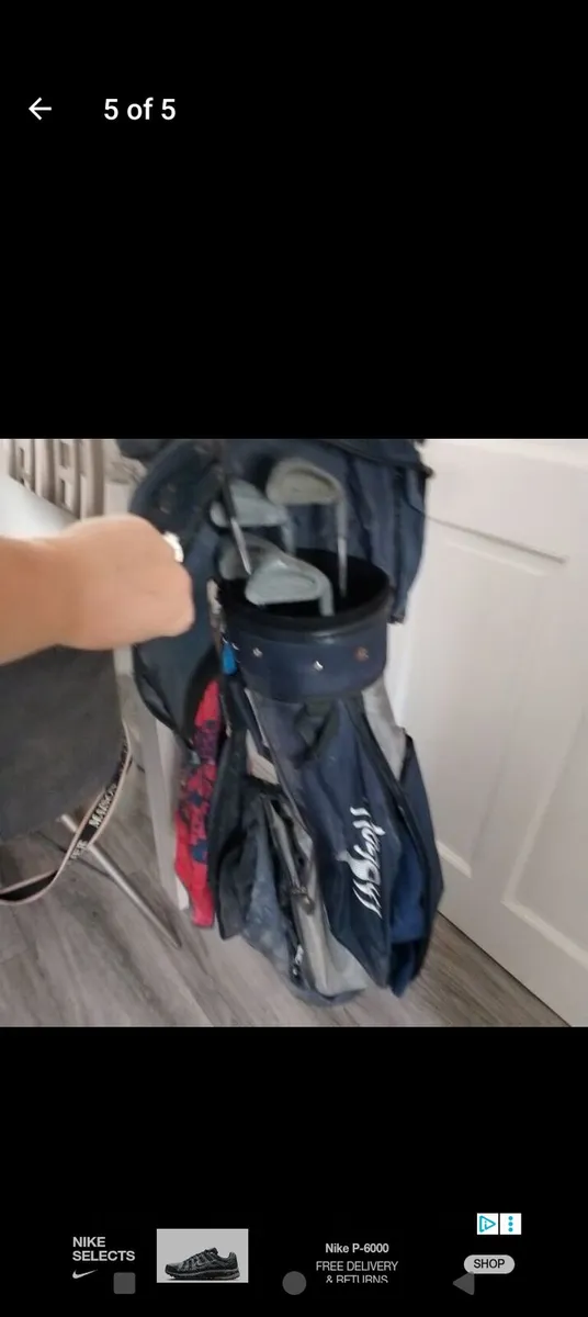 Golf bag, with some gold clubs - Image 4