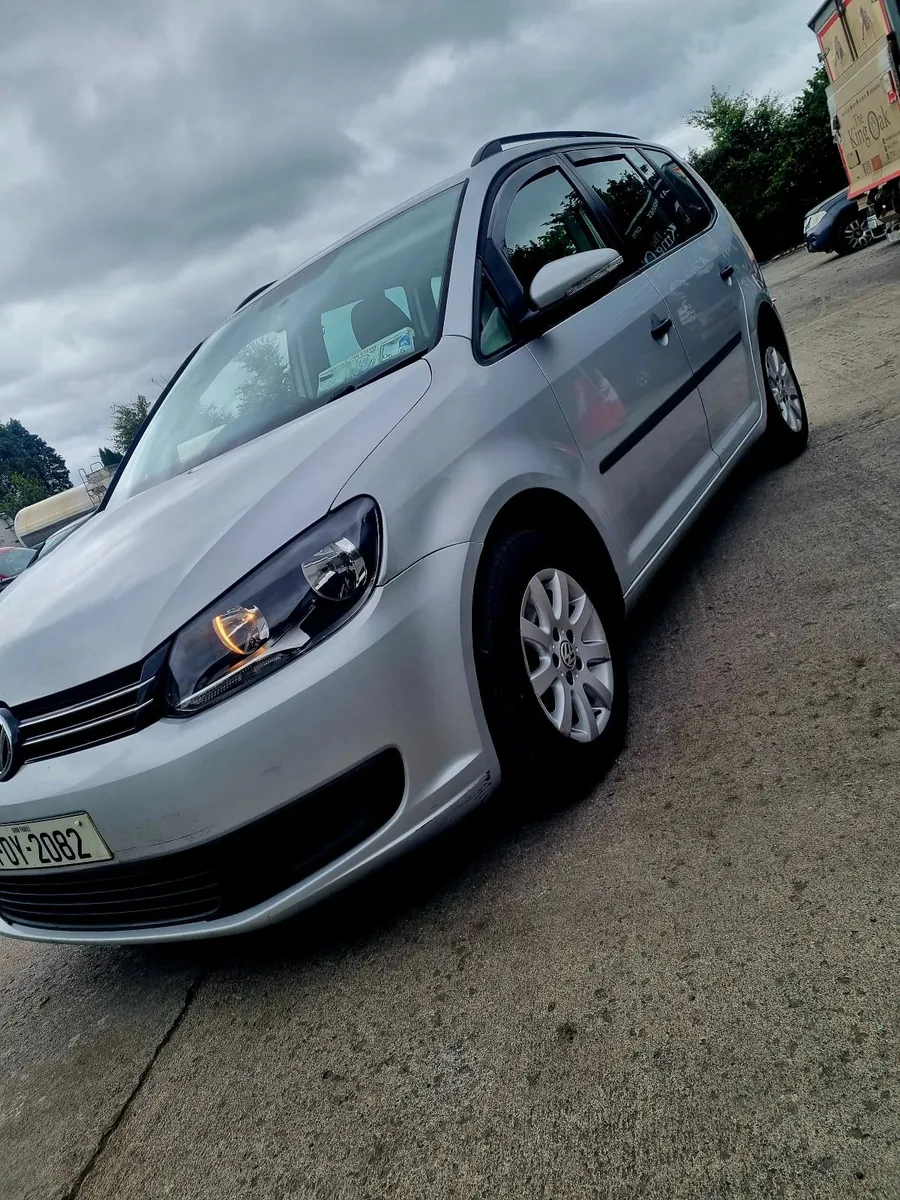 Volkswagen Touran 2011 - Image 1