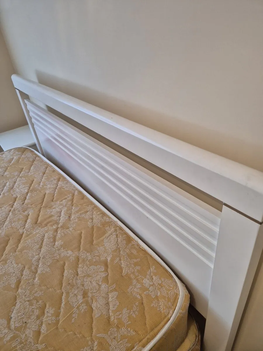 Double Bed and suite of furniture - Image 2