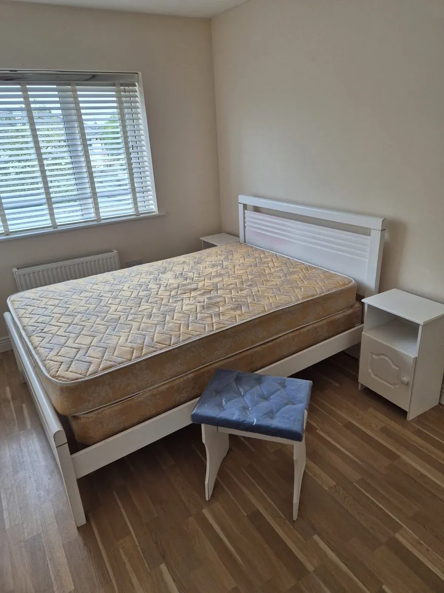 Double Bed and suite of furniture - Image 3
