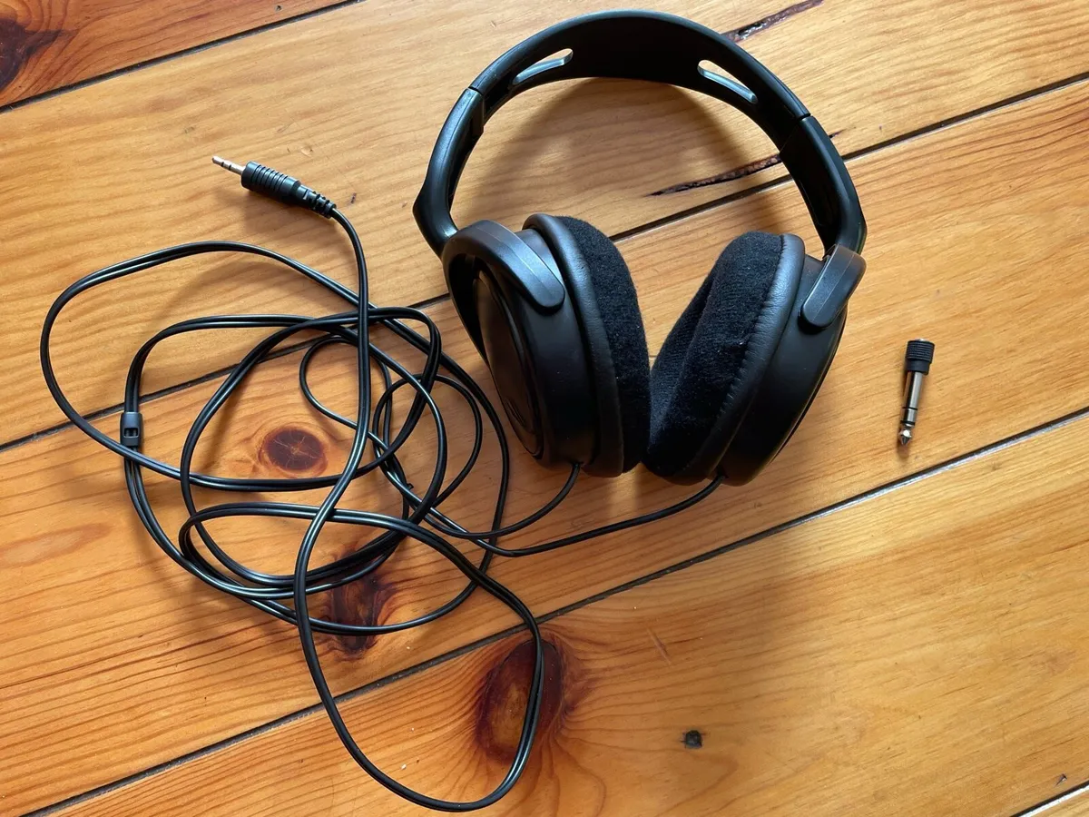 Philips SHP2000 over ear corded audio headphones