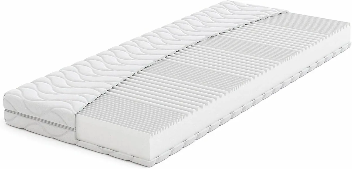 Three good double mattresses, never slept on - Image 4