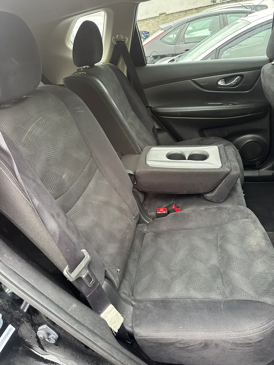 17 Nissan XTrail 1.6 Top Spec 7 Seat - Image 3