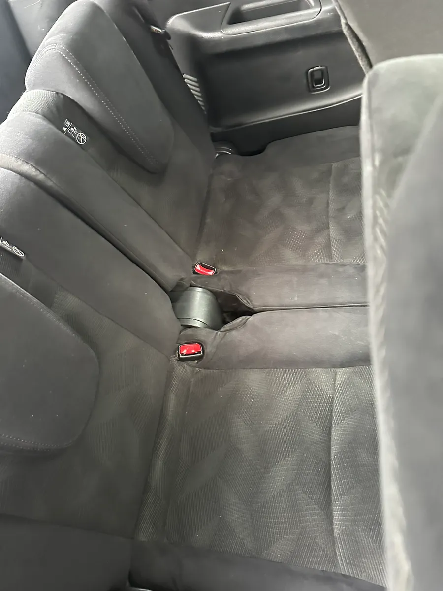 17 Nissan XTrail 1.6 Top Spec 7 Seat - Image 4
