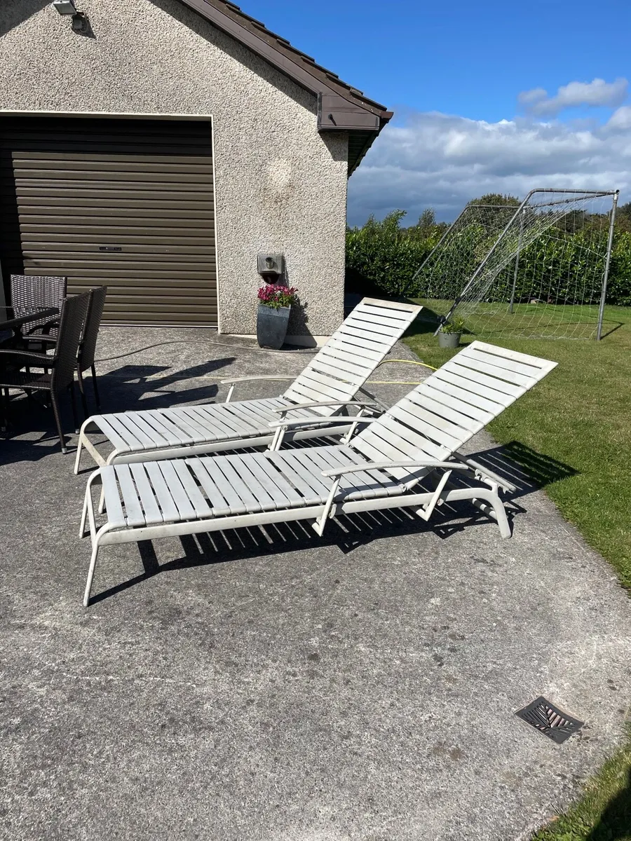 Loungers - Image 1