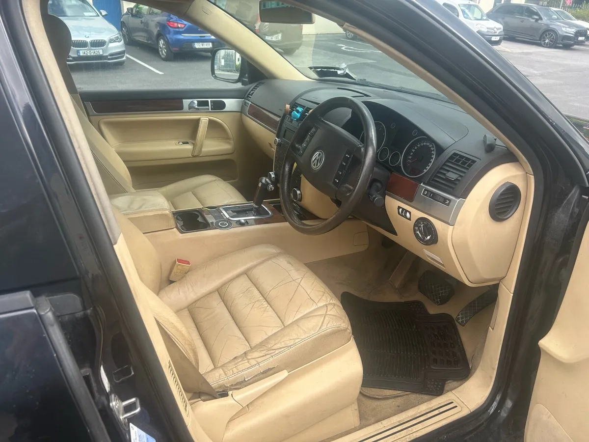 VW Touareg Crew Cab - Image 4