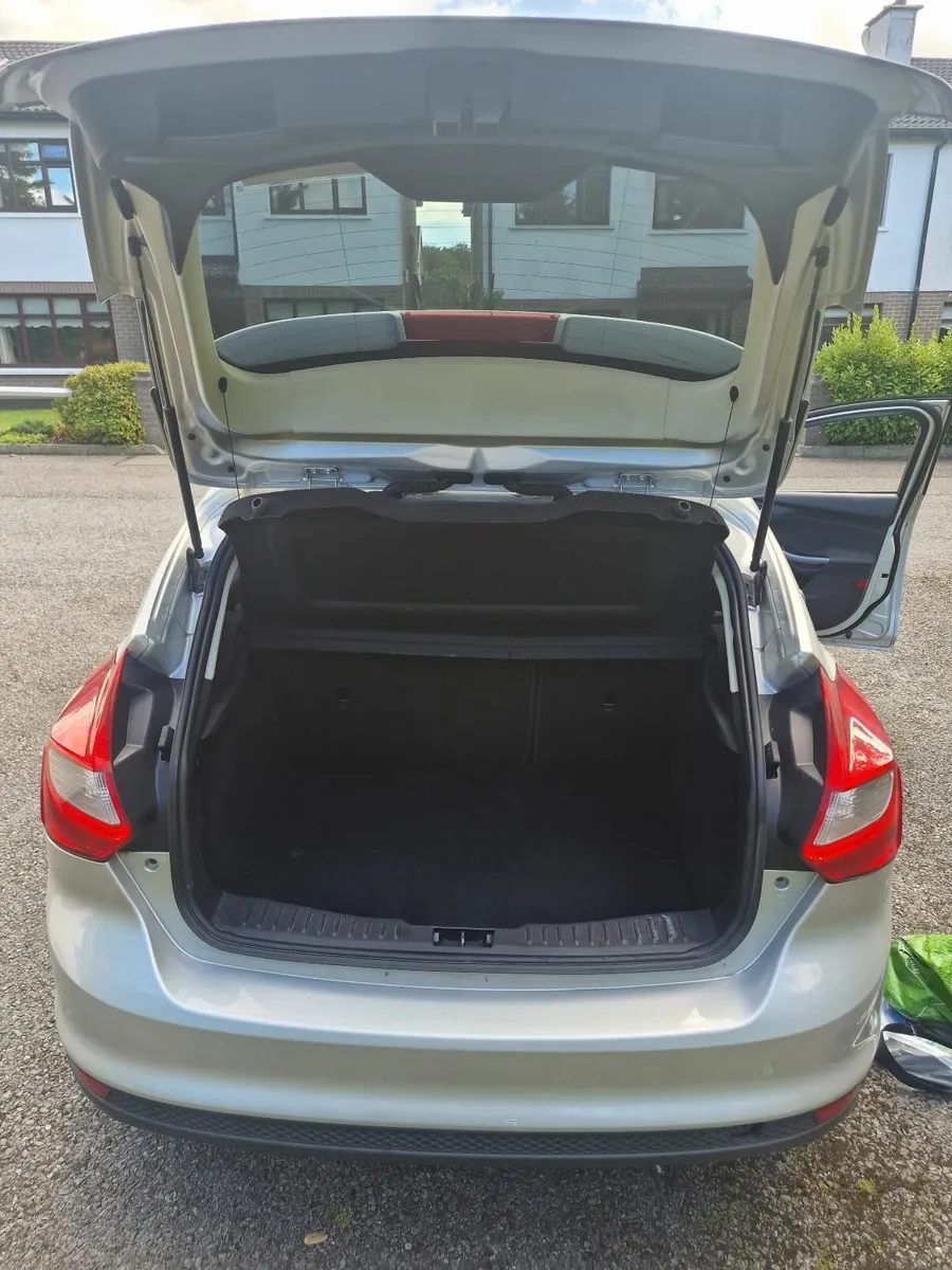 Ford Focus 2012 - Image 2