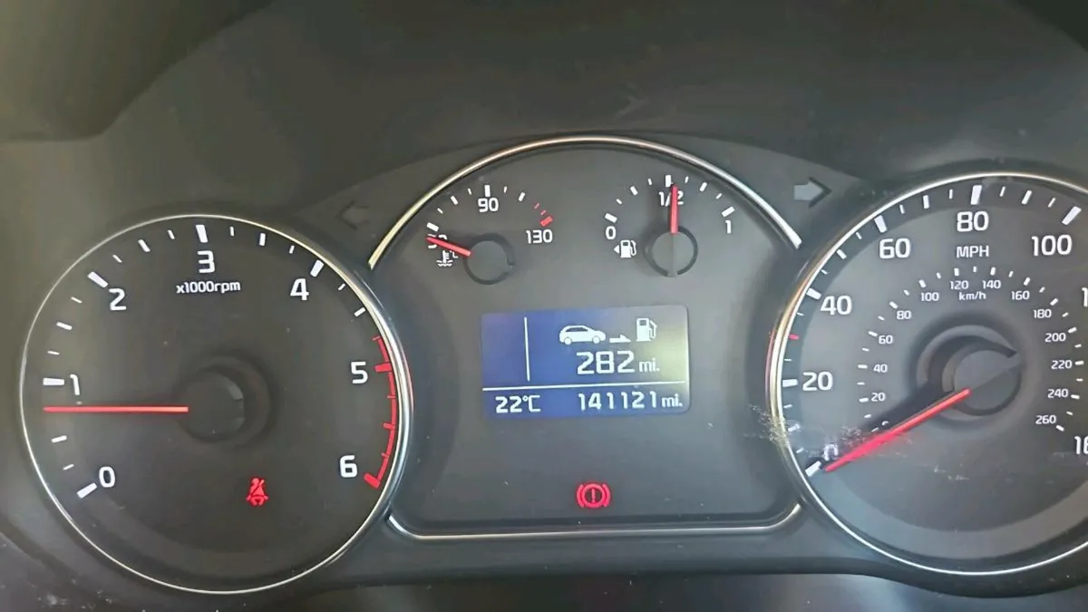 Kia Carens - Image 3